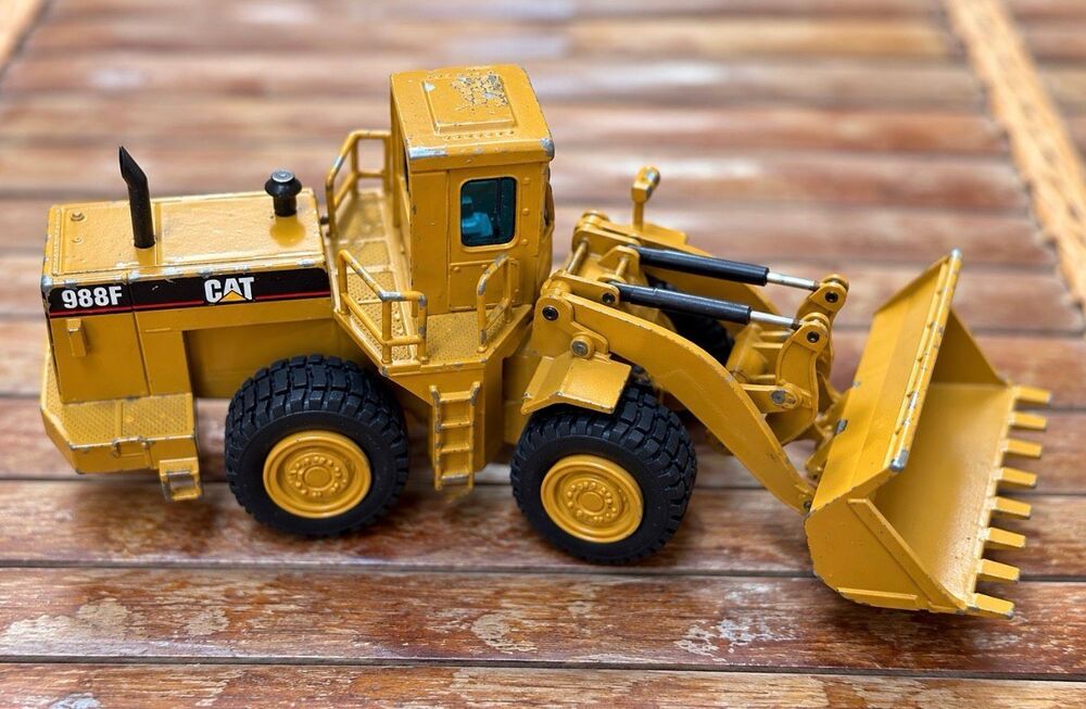 Vintage 1994 NZG Caterpillar CAT 988F Wheel Loader Diecast Model Germany